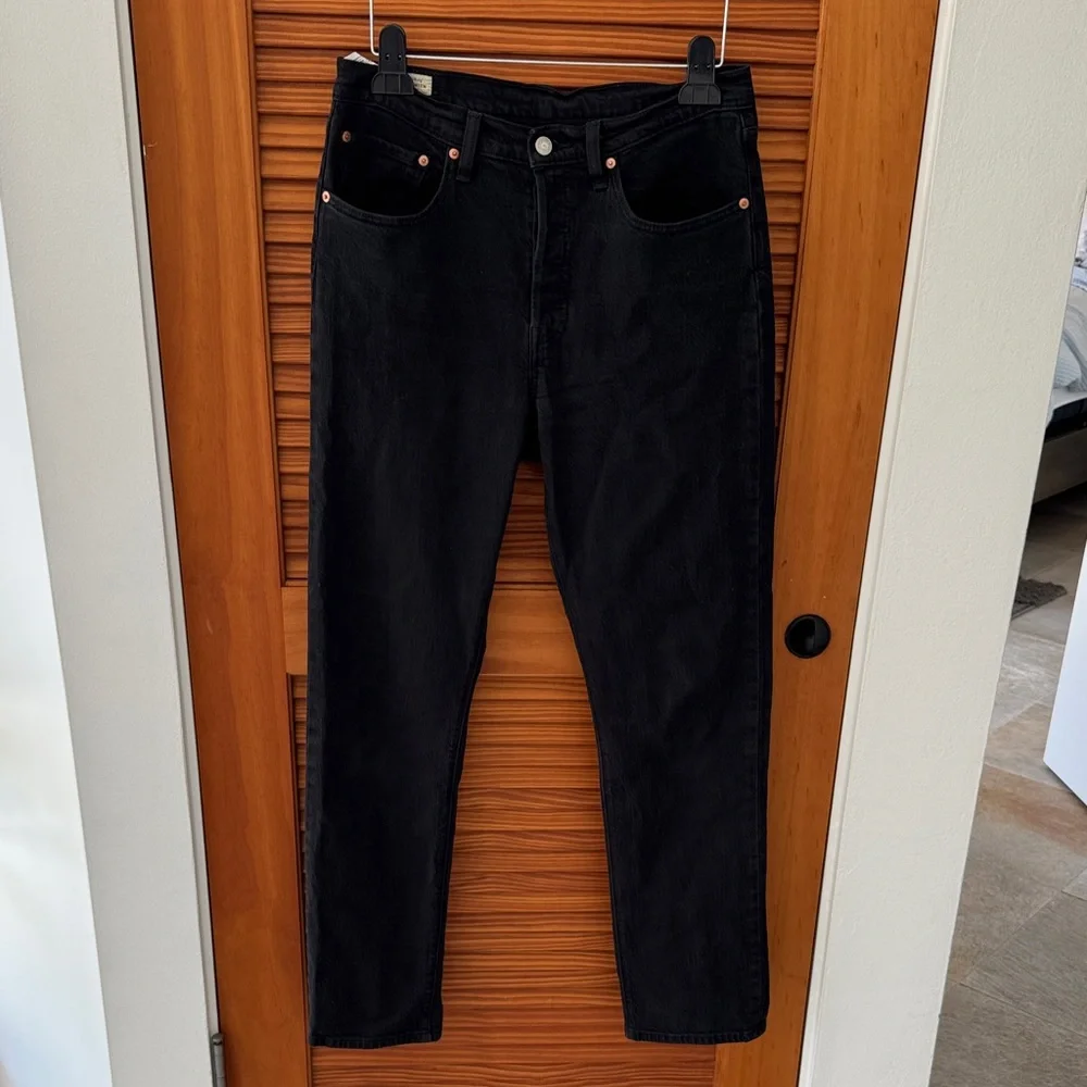 LEVI’S Black 501® ORIGINAL FIT WOMEN'S JEANS - Picture 2 of 8